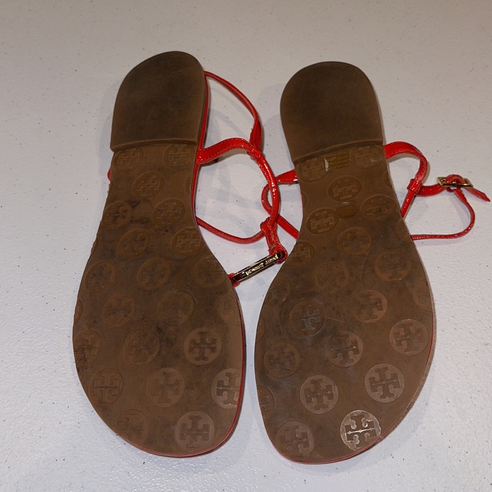 Tory Burch red gold patent leather sandal - Picture 5 of 6
